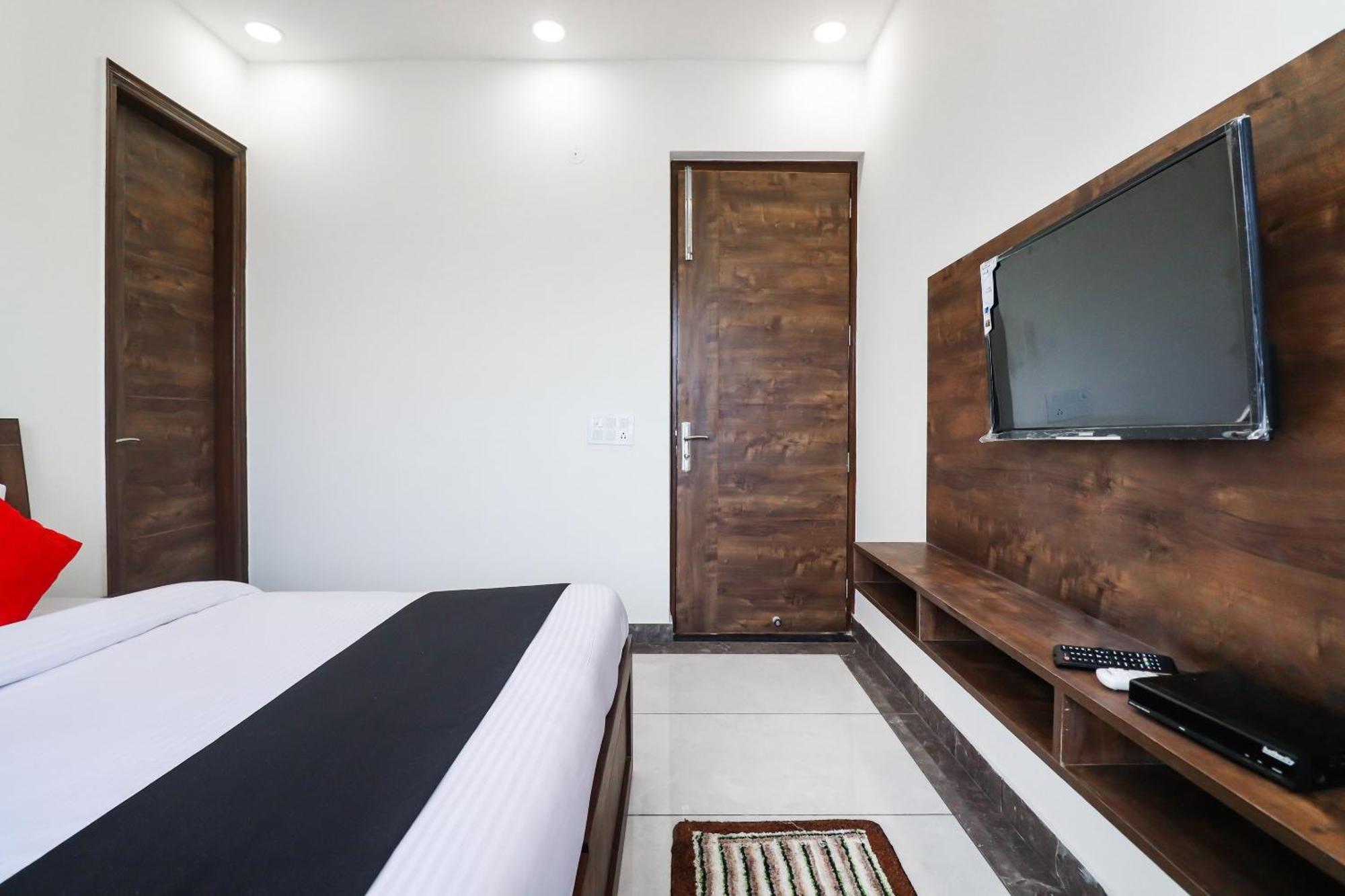 Collection O Green Leaf Residency Gurgaon Exterior photo